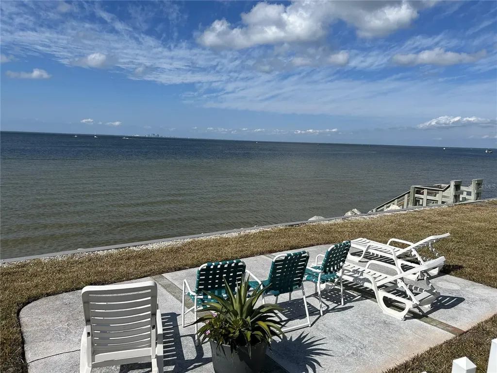 809 Bahia Del Sol Drive Ruskin FL 33570