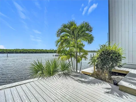 809 Bahia Del Sol Drive Ruskin FL 33570