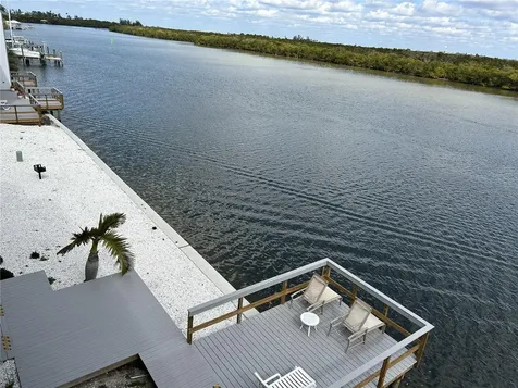 809 Bahia Del Sol Drive Ruskin FL 33570
