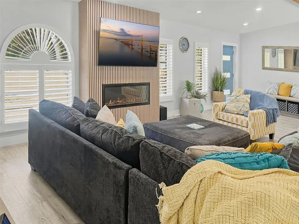 2820 Whitney Road Clearwater FL 33760