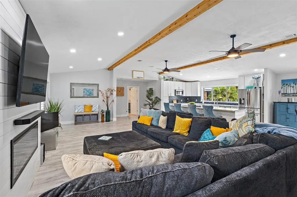 2820 Whitney Road Clearwater FL 33760