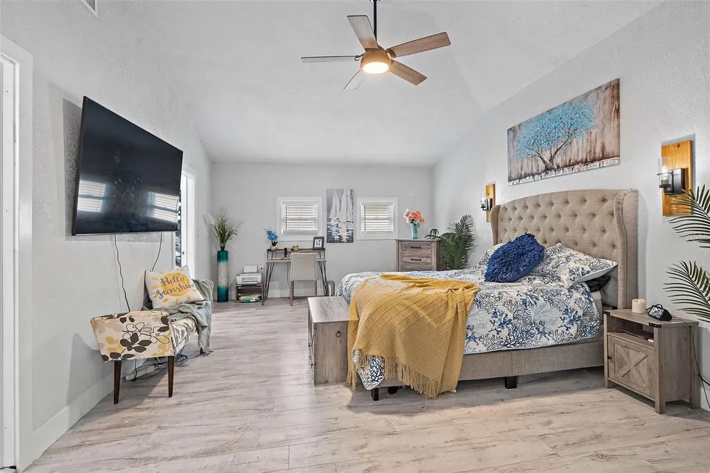 2820 Whitney Road Clearwater FL 33760