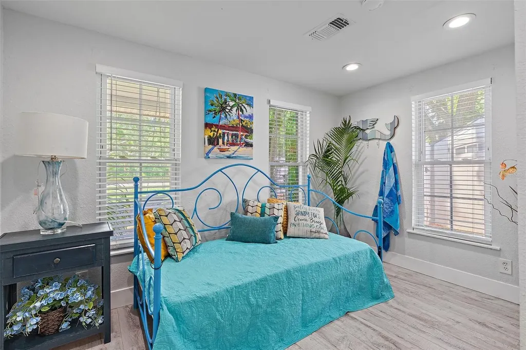 2820 Whitney Road Clearwater FL 33760