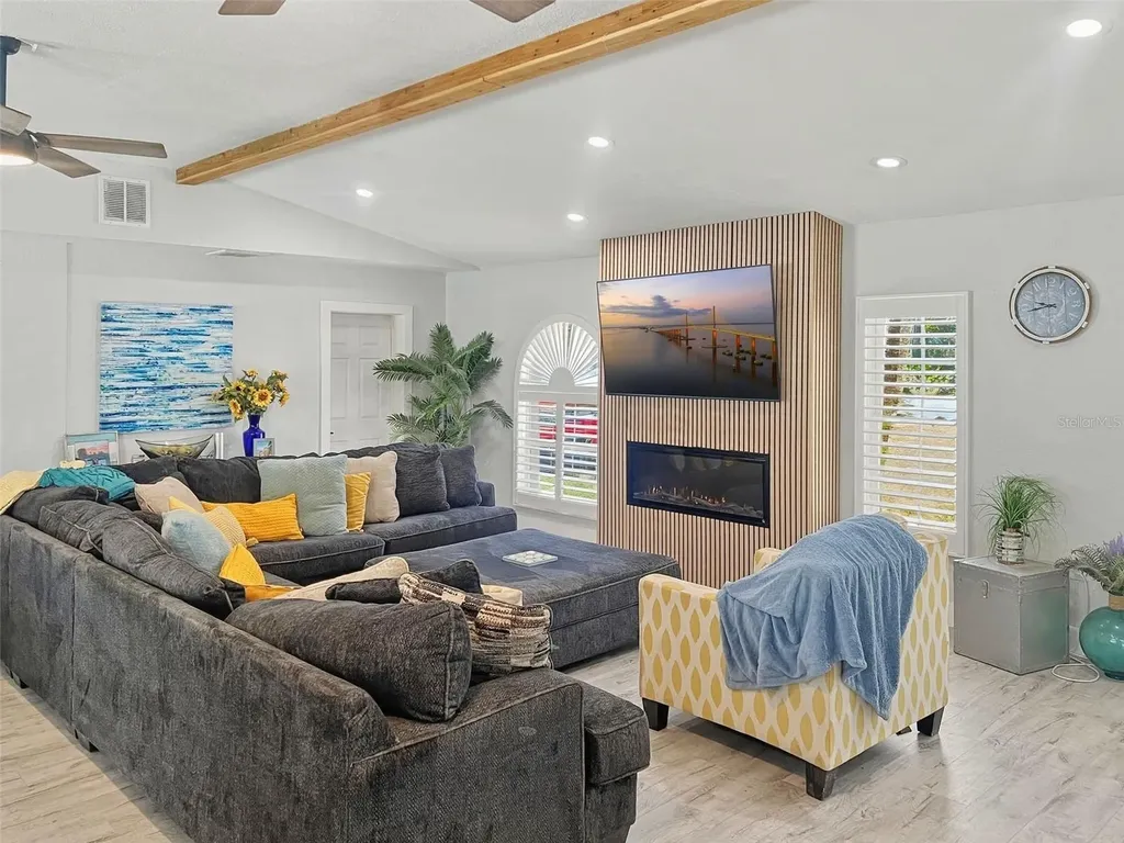 2820 Whitney Road Clearwater FL 33760