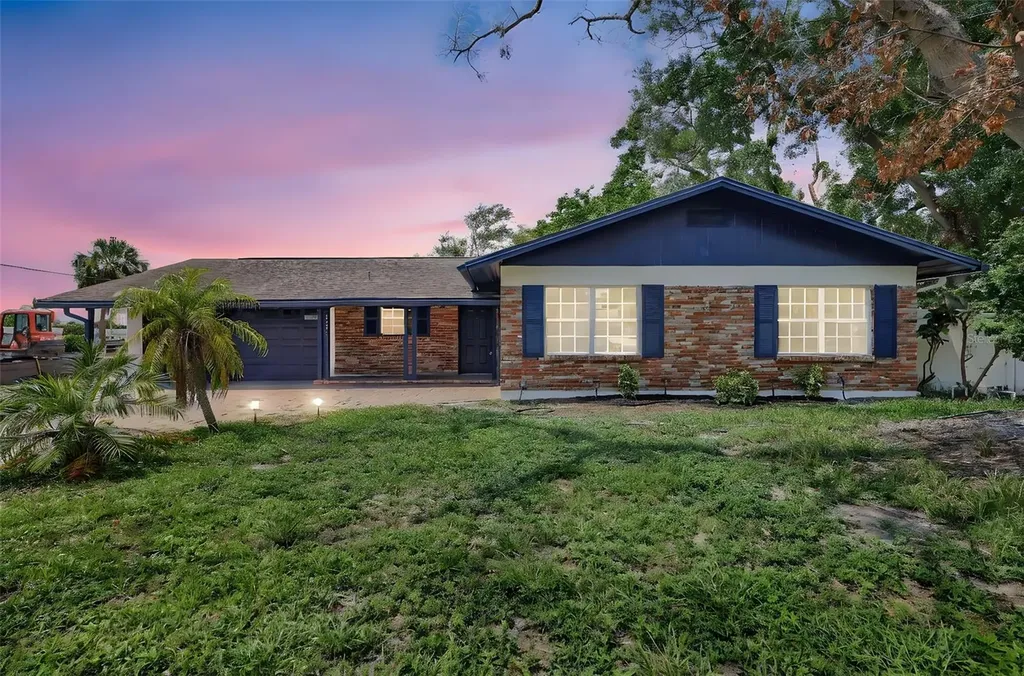 8701 Thornwood Lane Tampa FL 33615