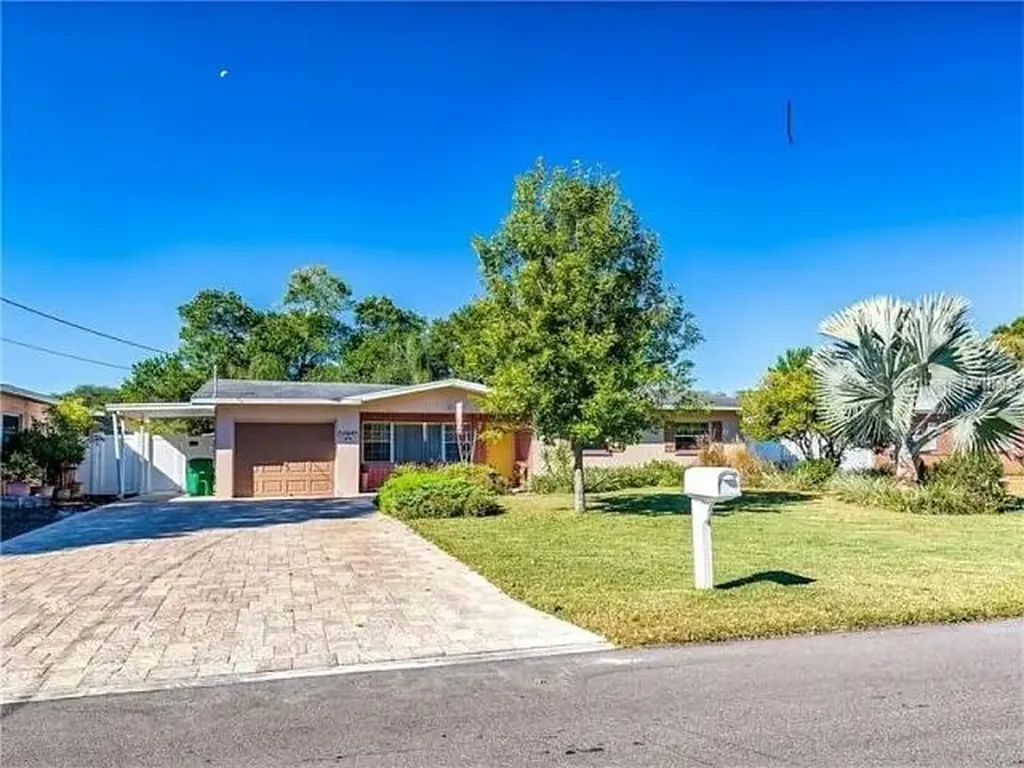10218 N Fleetwood Drive Tampa FL 33612