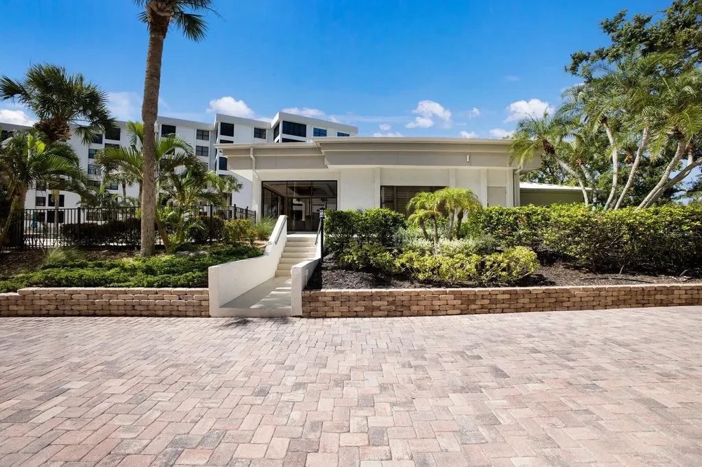 8735 Midnight Pass Road Sarasota FL 34242