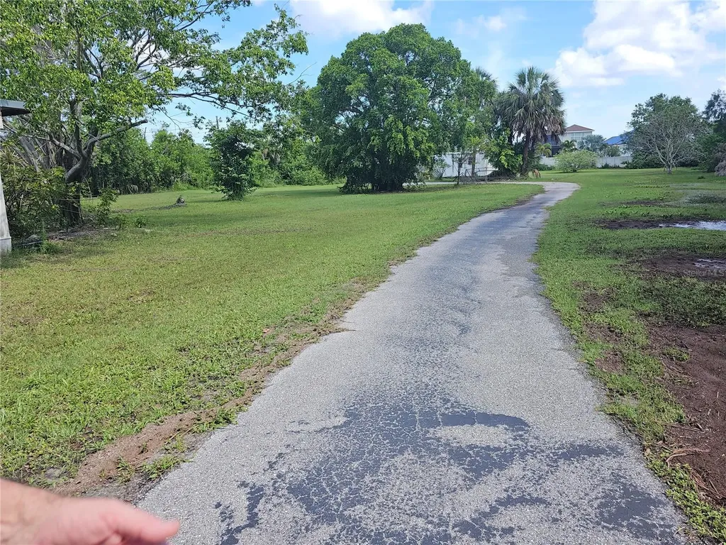 1603, 1605,1608,1611 W Shell Point Road Ruskin FL 33570