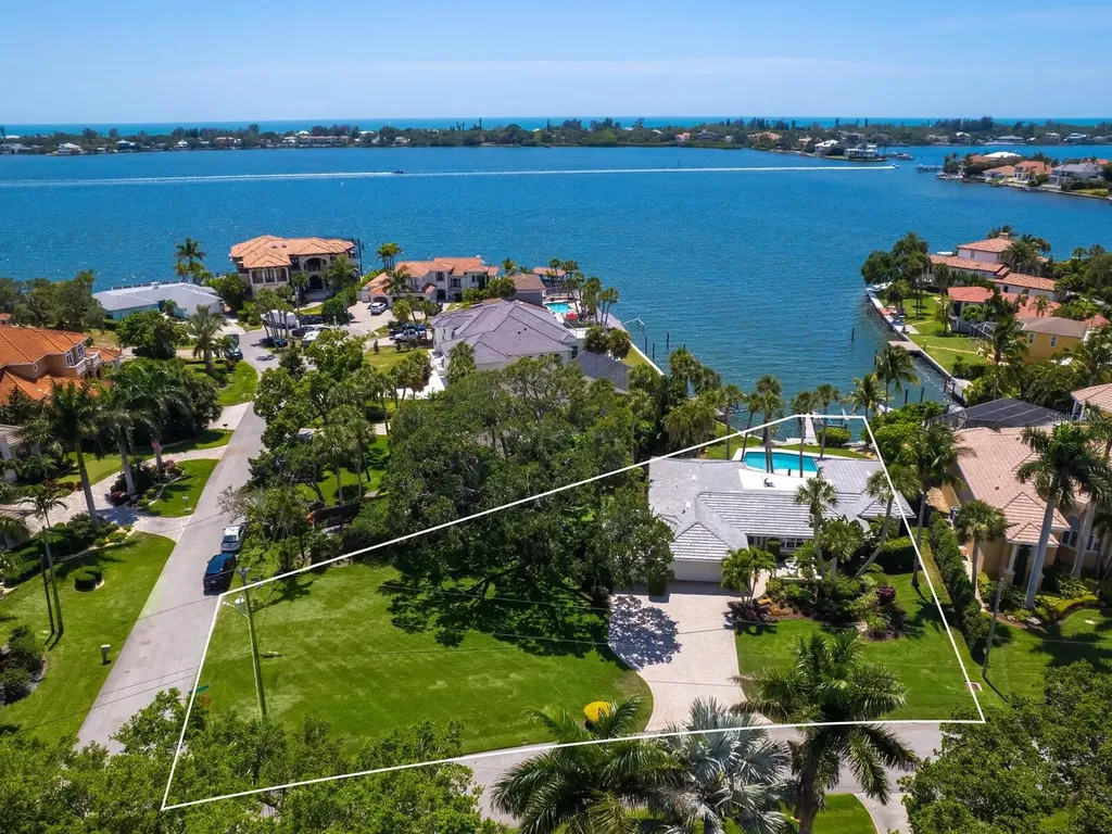 7614 Peninsular Drive Sarasota FL 34231