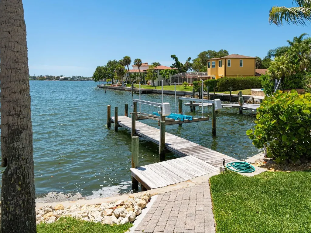 7614 Peninsular Drive Sarasota FL 34231