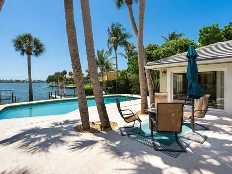 7614 Peninsular Drive Sarasota FL 34231