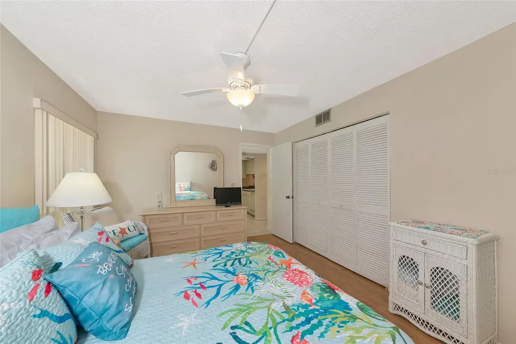 4650 Ringwood Meadow Sarasota FL 34235
