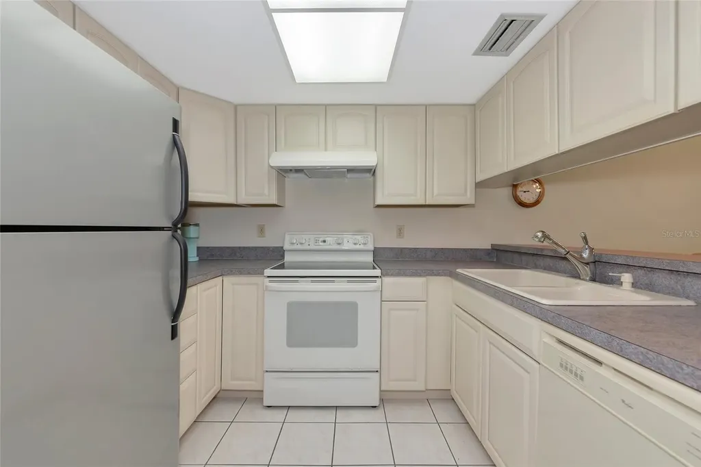 4650 Ringwood Meadow Sarasota FL 34235