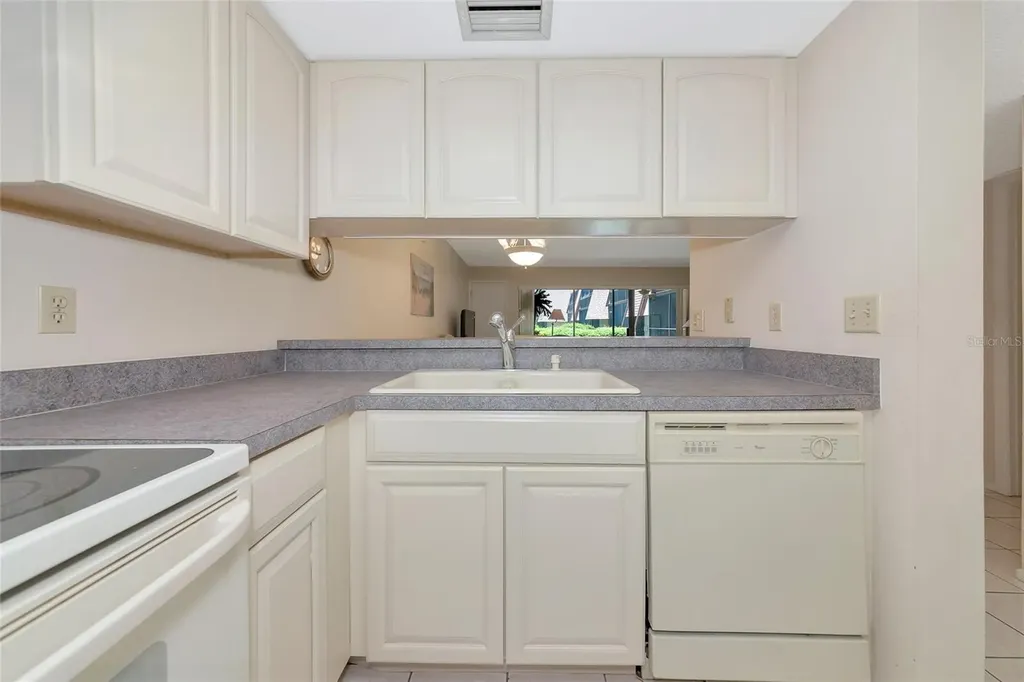 4650 Ringwood Meadow Sarasota FL 34235