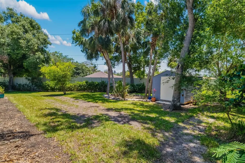 3988 Berlin Drive Sarasota FL 34233