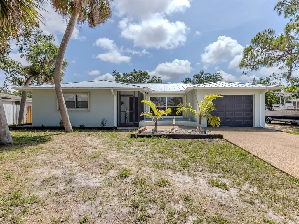 2020 E Crest Drive Englewood FL 34223
