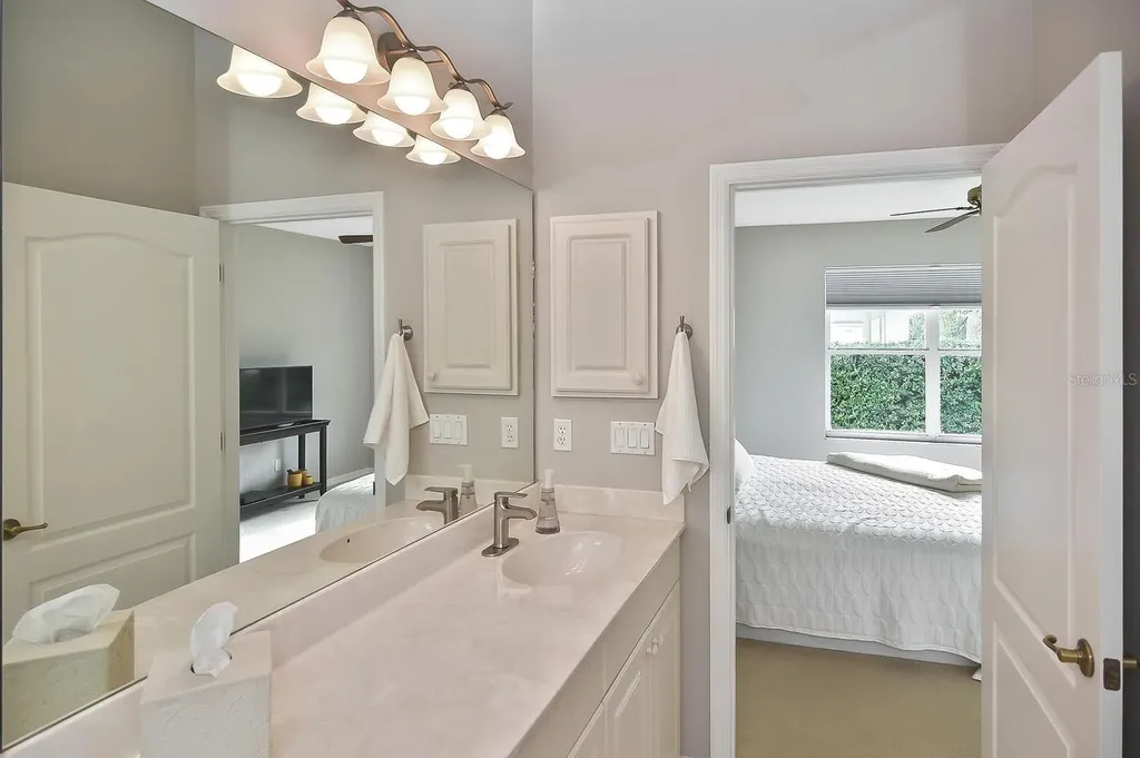 1104 Auburn Cove Circle Venice FL 34292