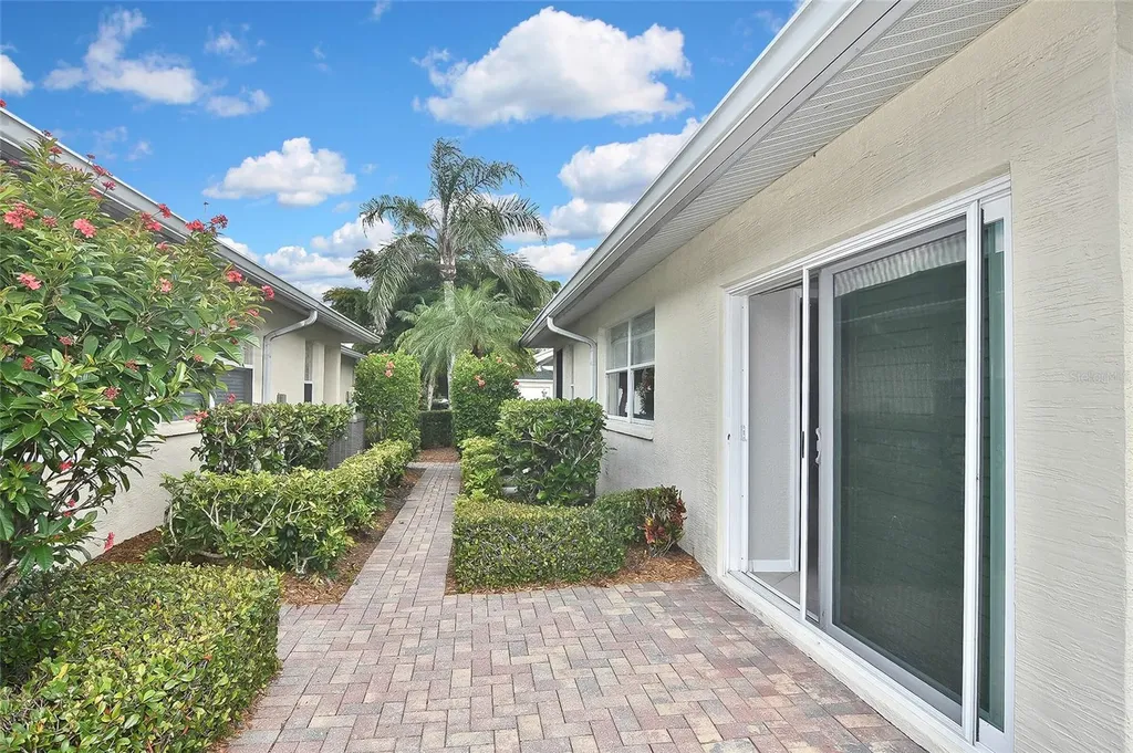 1104 Auburn Cove Circle Venice FL 34292