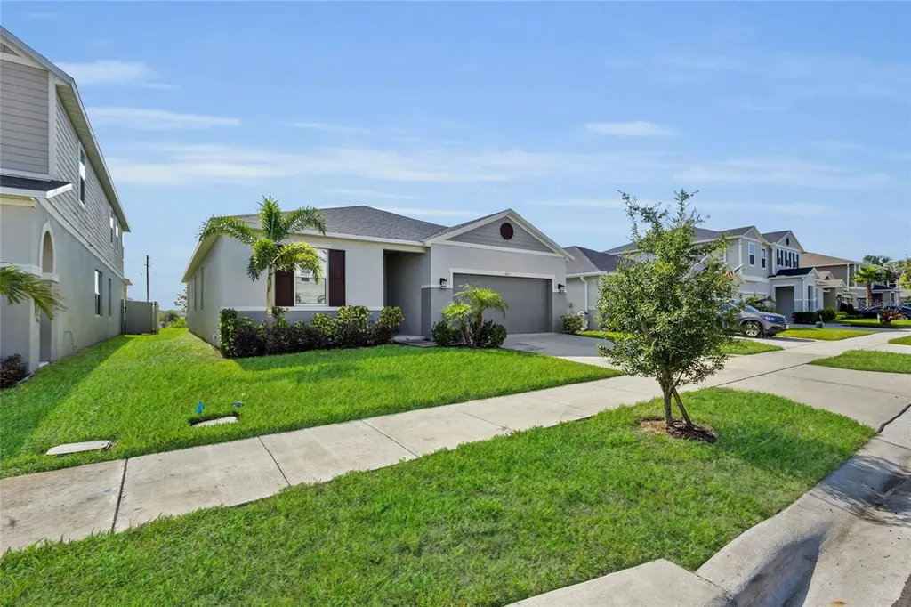 685 Overpool Avenue Davenport FL 33896