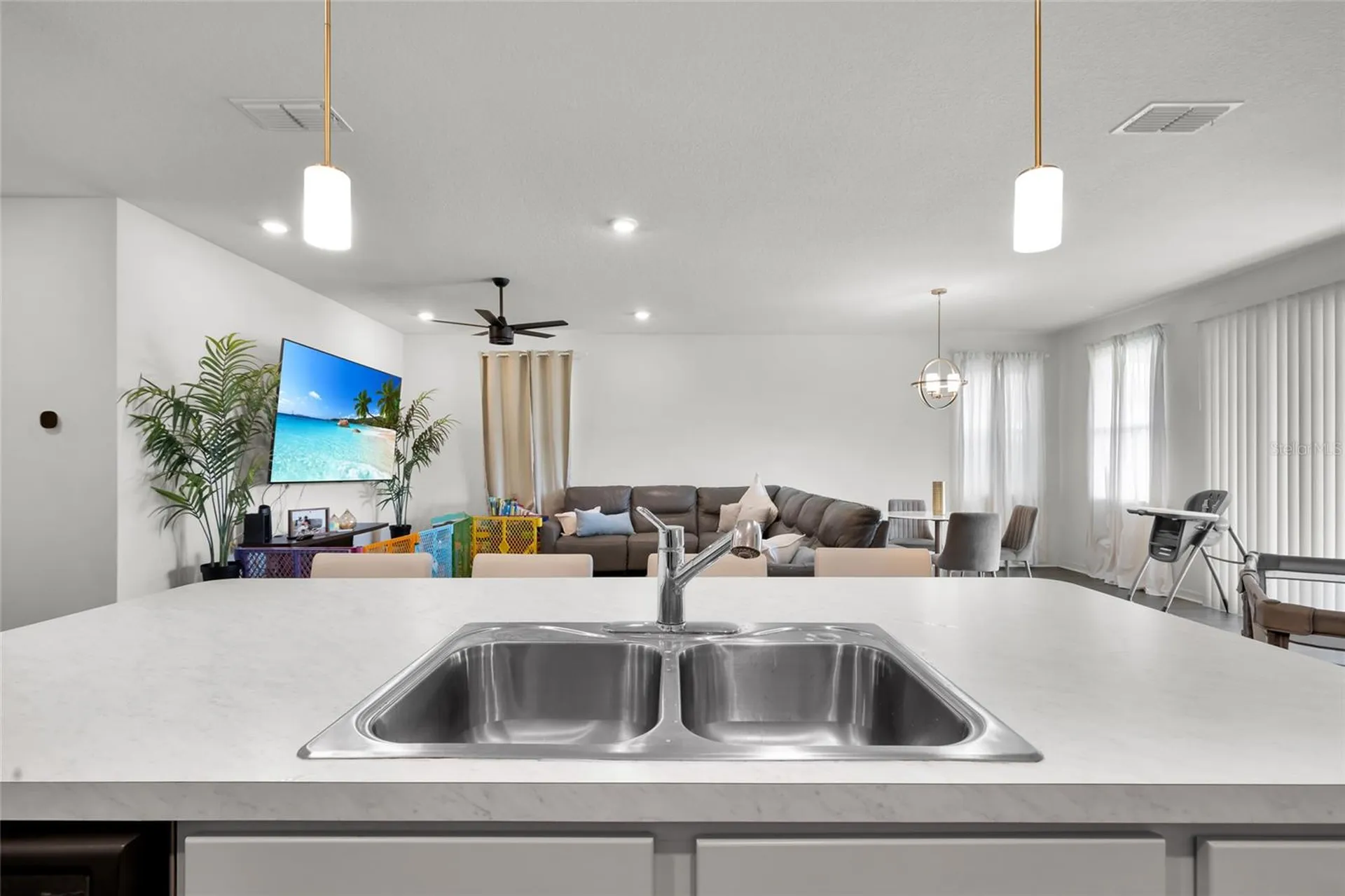 685 Overpool Avenue Davenport FL 33896