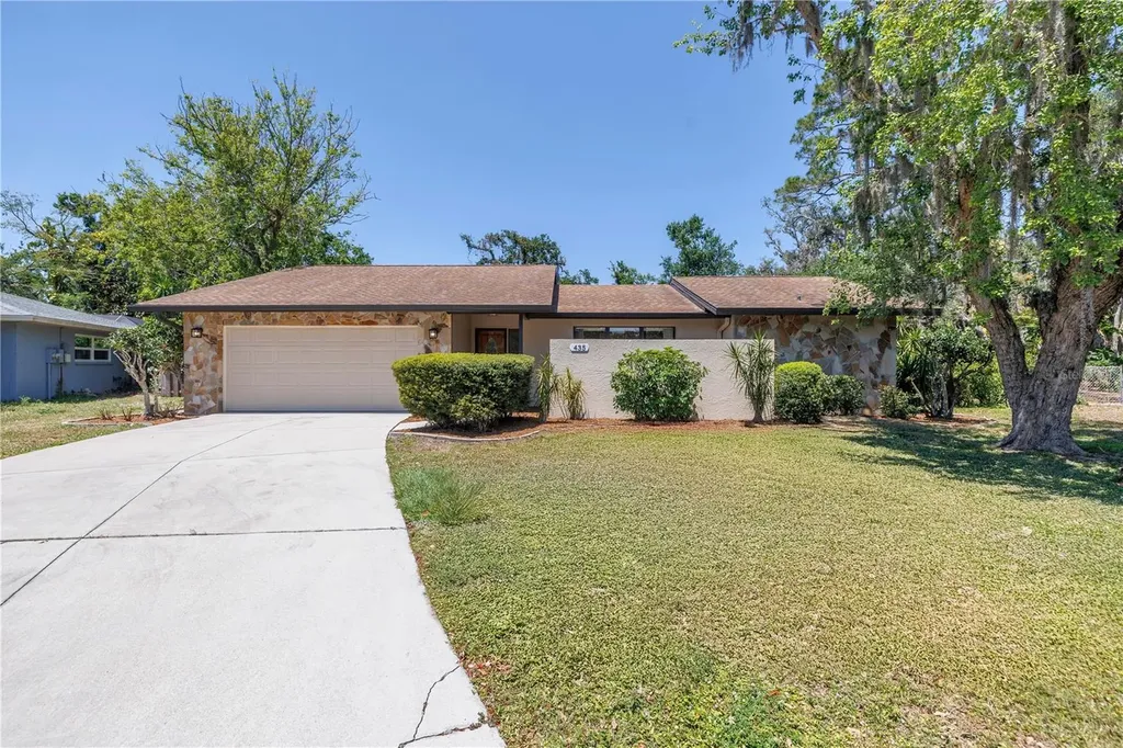 435 Whispering Oaks Court Sarasota FL 34232
