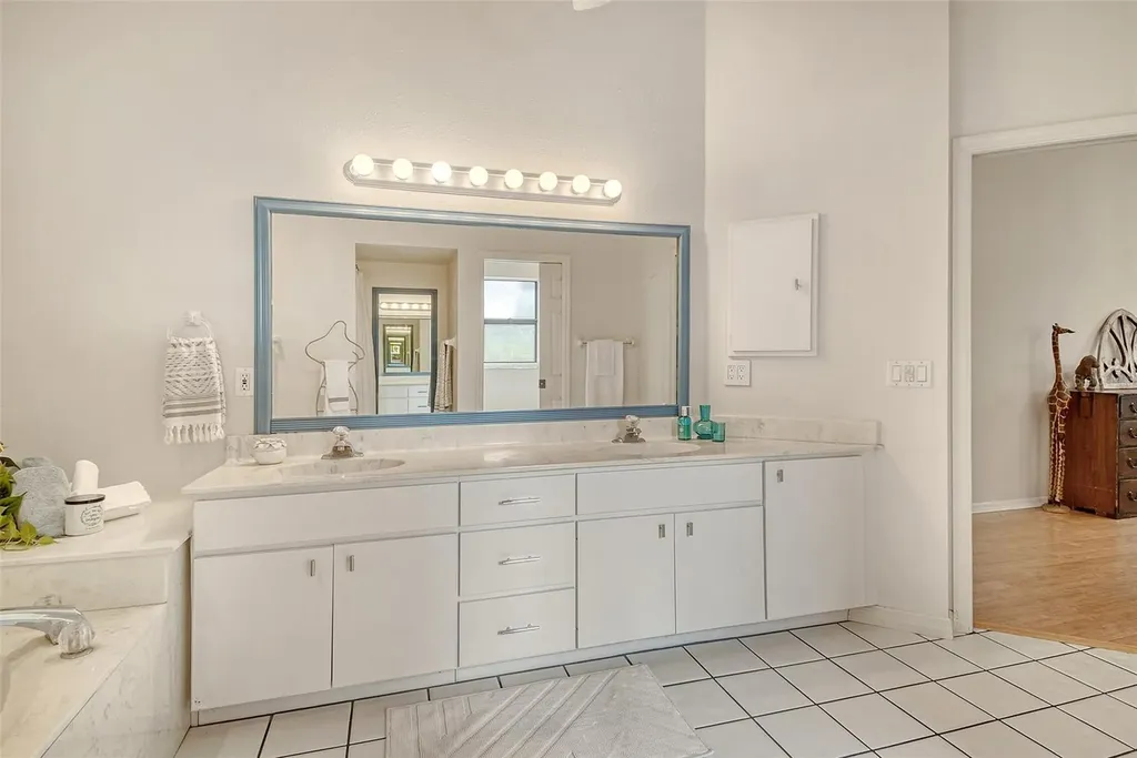 4137 Woodview Drive Sarasota FL 34232