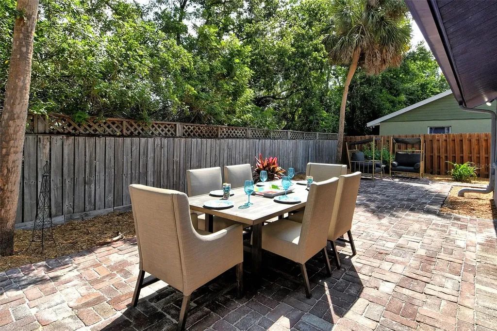 4137 Woodview Drive Sarasota FL 34232