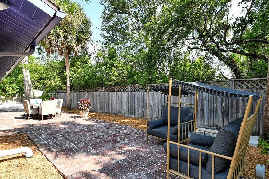 4137 Woodview Drive Sarasota FL 34232