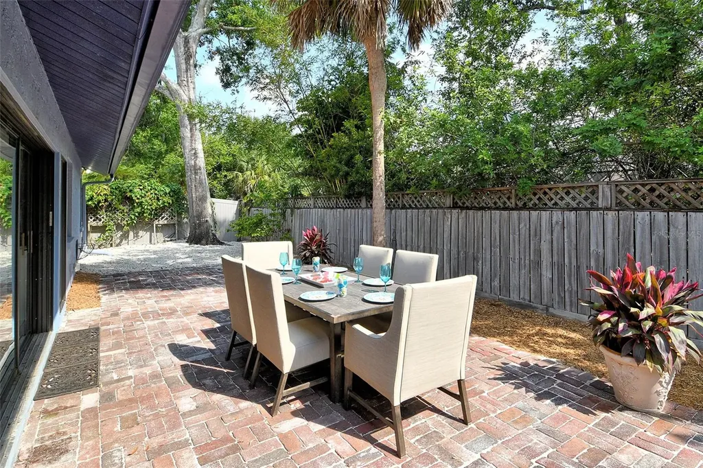 4137 Woodview Drive Sarasota FL 34232