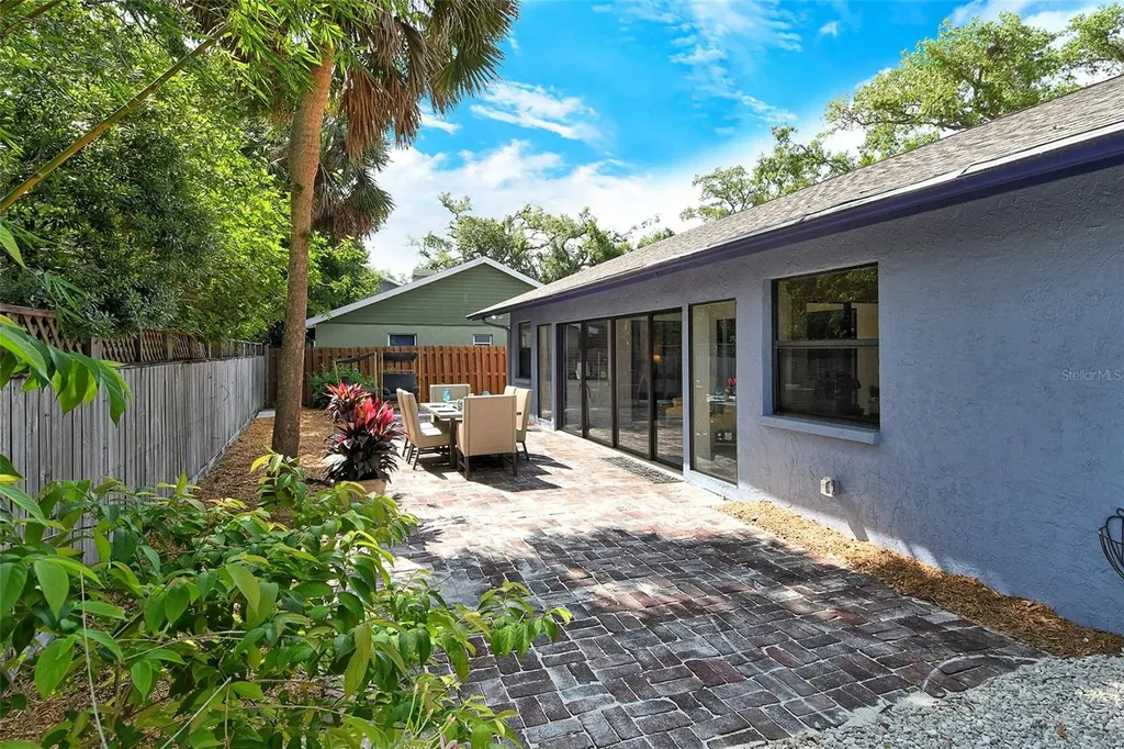 4137 Woodview Drive Sarasota FL 34232
