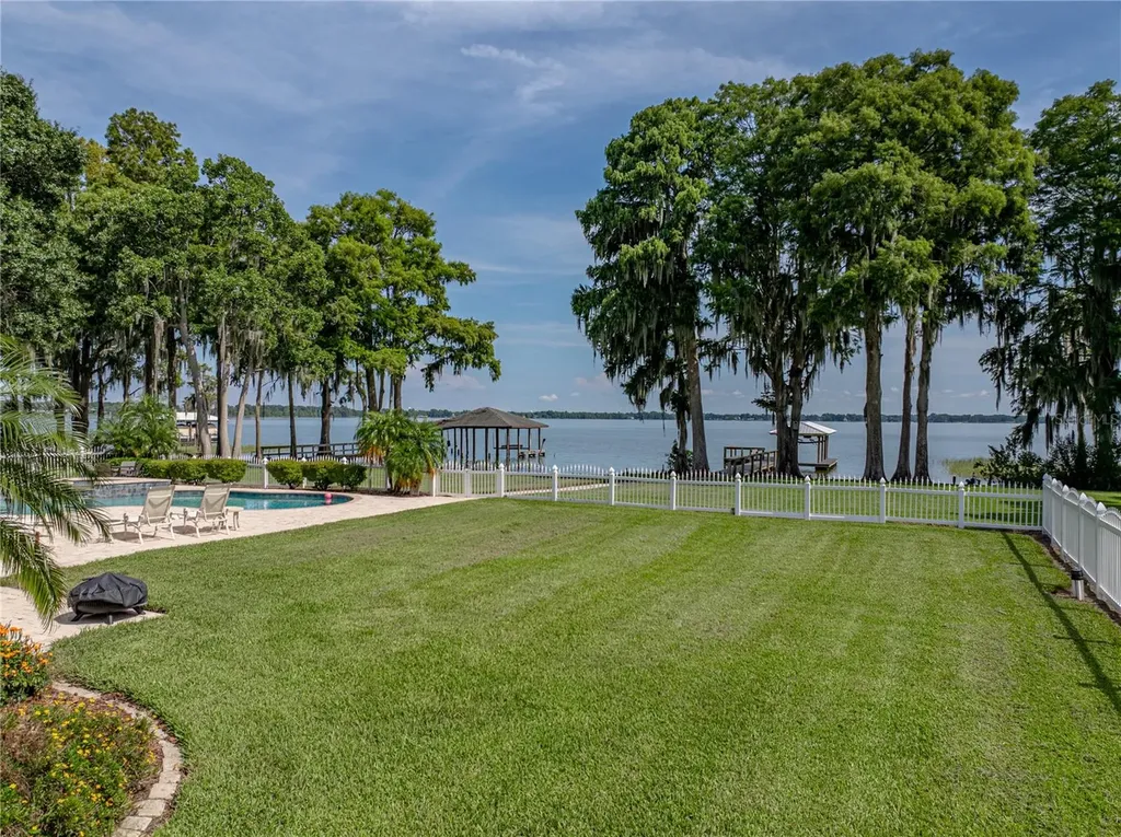 1123 Cypress Point W Winter Haven FL 33884