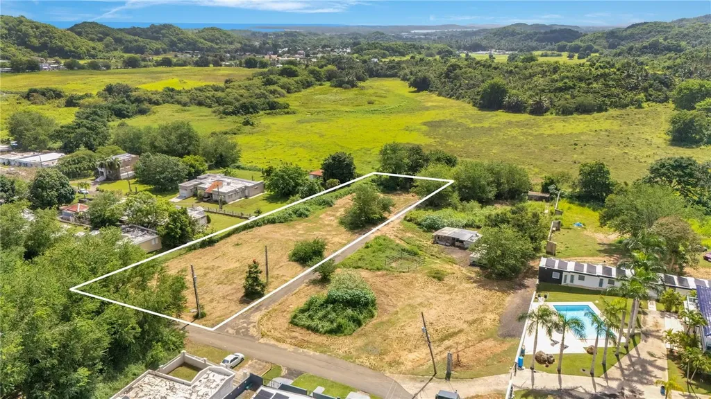 685 Tierras Nuevas Saliente Ward Manati PR 00674