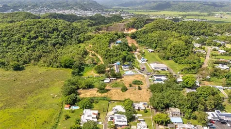 685 Tierras Nuevas Saliente Ward Manati PR 00674