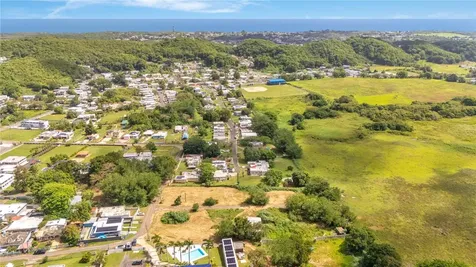 685 Tierras Nuevas Saliente Ward Manati PR 00674