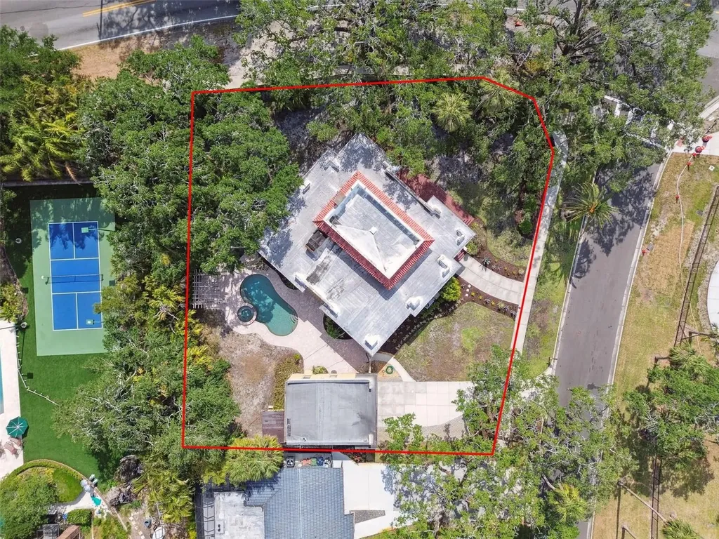 2710 N Dundee Street Tampa FL 33629