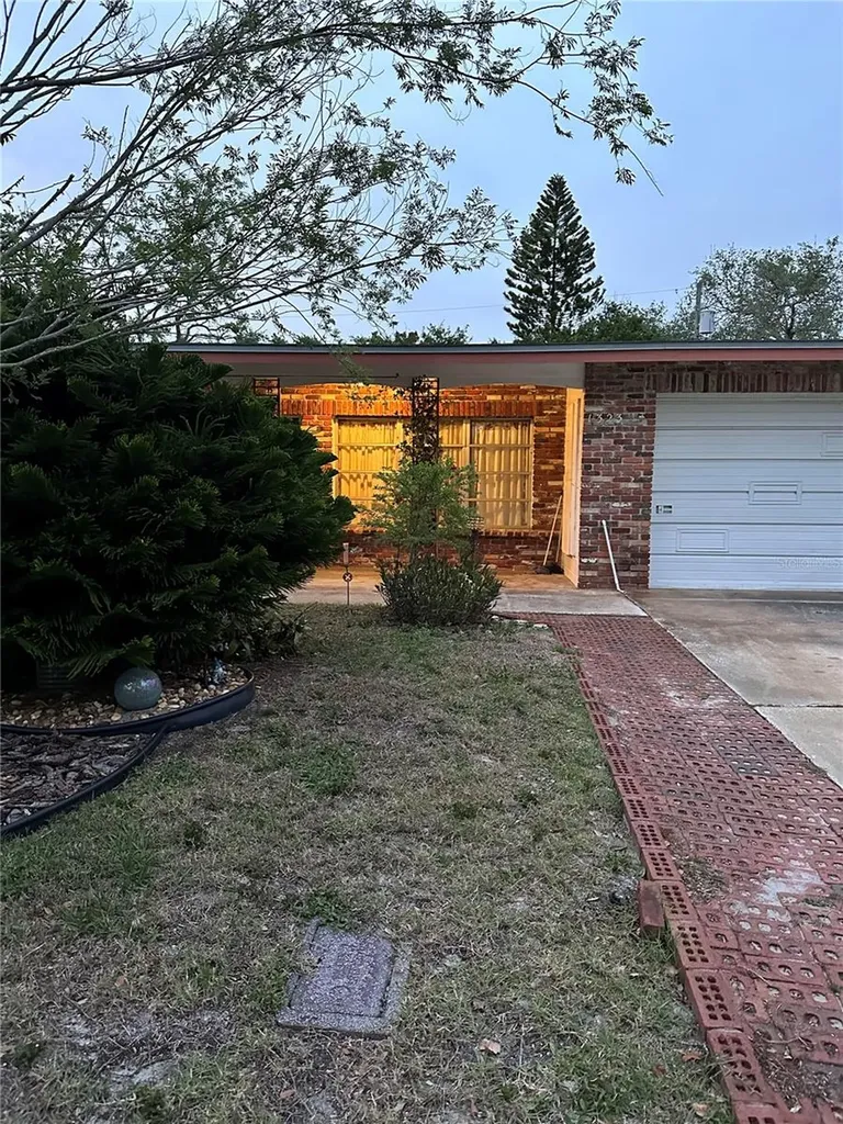 1323 Hawaii Avenue Palm Harbor FL 34683