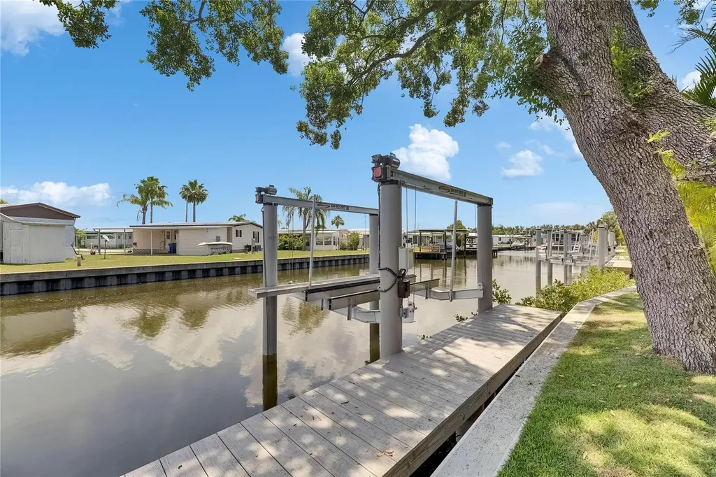 6532 Simone Shores Circle Apollo Beach FL 33572
