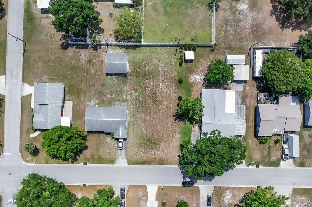 Delaware Avenue St Cloud FL 34769