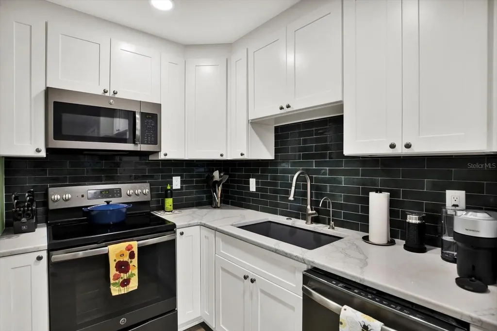 3229 40th Lane S St Petersburg FL 33711