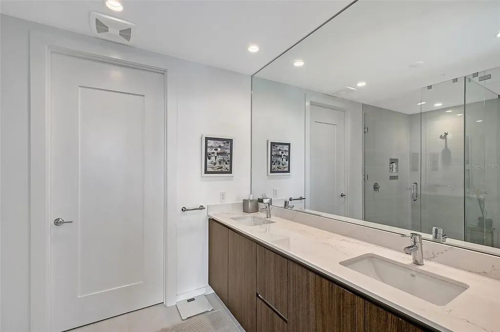 301 Quay Commons Sarasota FL 34236