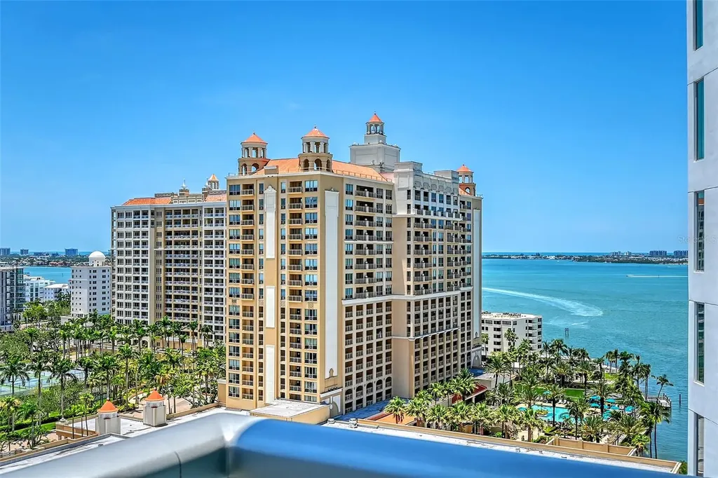 301 Quay Commons Sarasota FL 34236