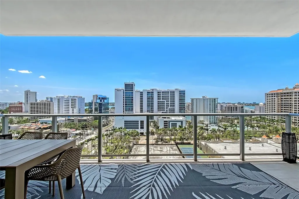 301 Quay Commons Sarasota FL 34236