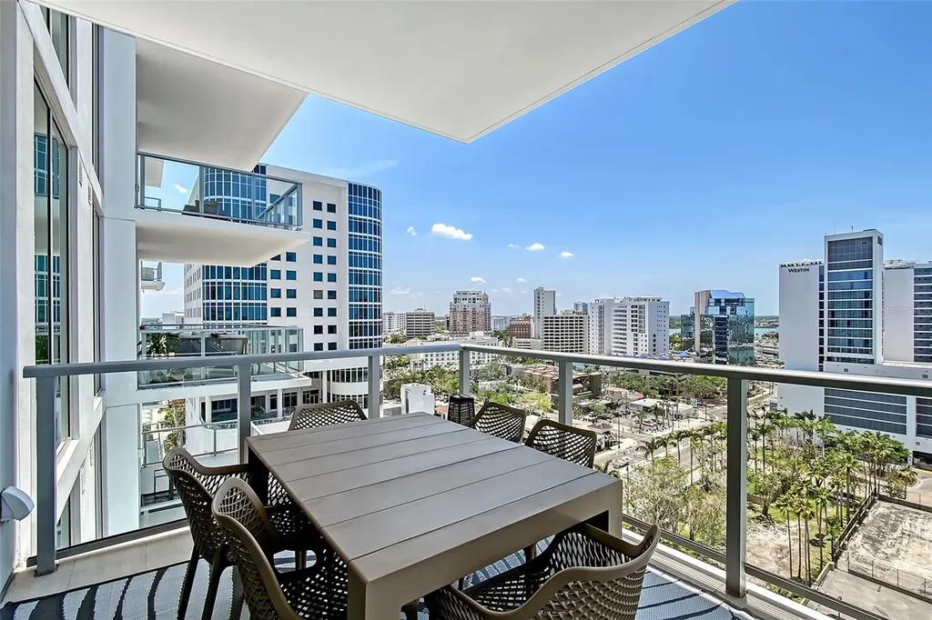 301 Quay Commons Sarasota FL 34236