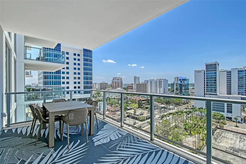 301 Quay Commons Sarasota FL 34236