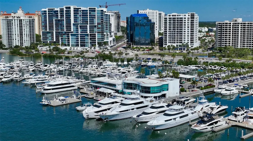 301 Quay Commons Sarasota FL 34236