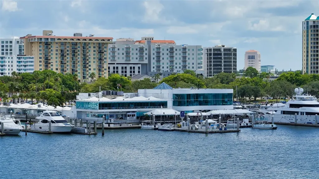301 Quay Commons Sarasota FL 34236