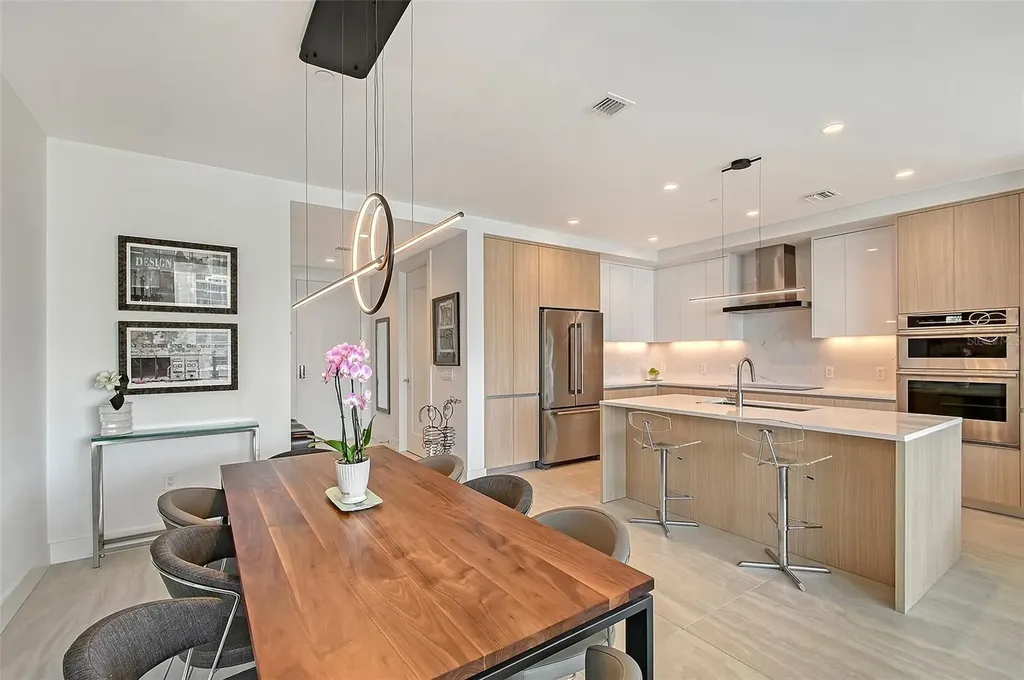 301 Quay Commons Sarasota FL 34236