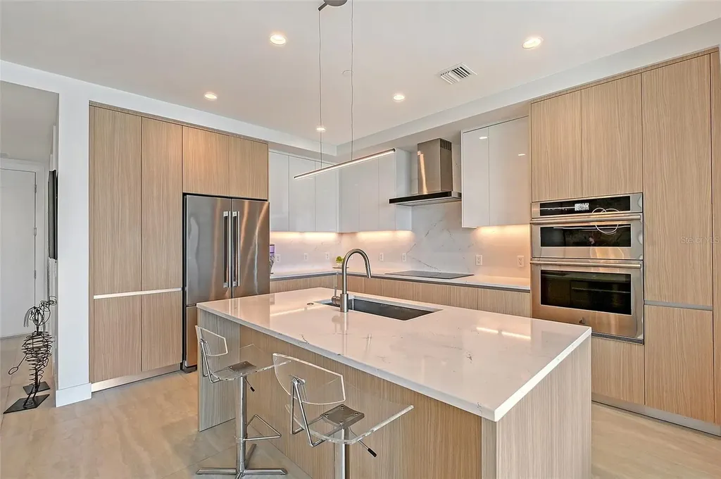 301 Quay Commons Sarasota FL 34236