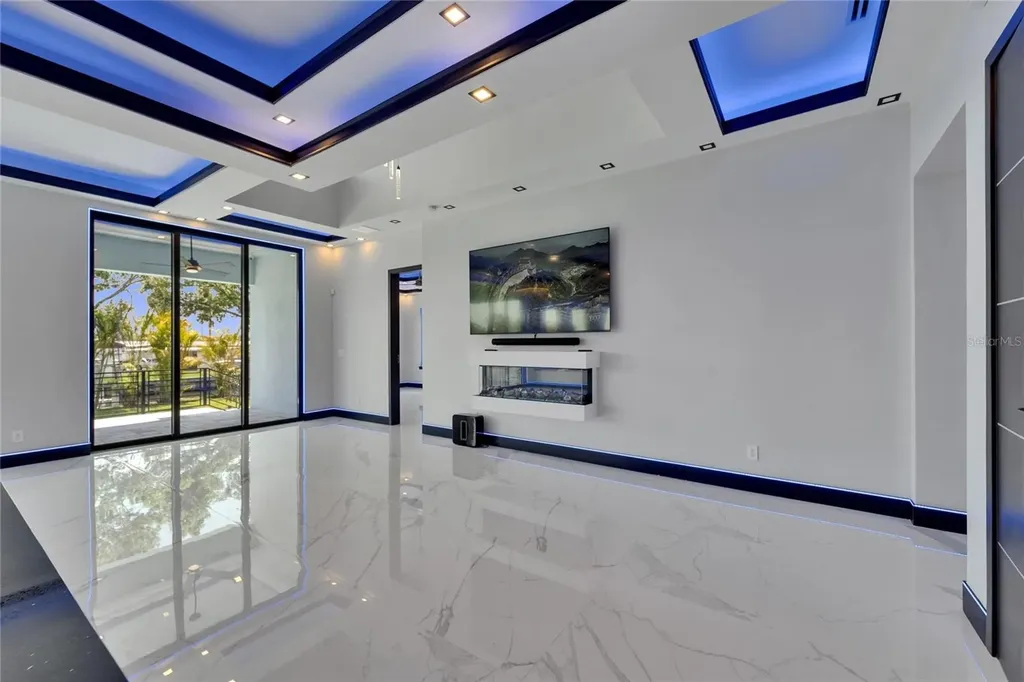 6530 Simone Shores Circle Apollo Beach FL 33572