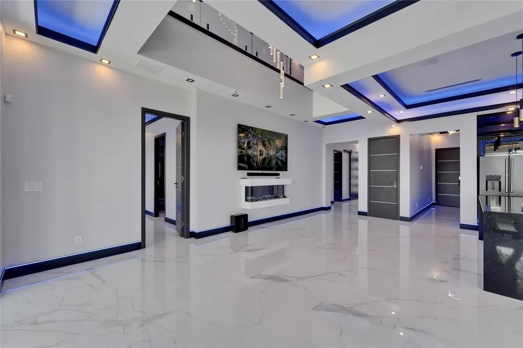 6530 Simone Shores Circle Apollo Beach FL 33572